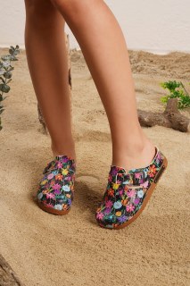 DOGİYE 3092 Anatomische Pantoletten mit Blumenmuster – Damen Hausschuhe mit 5 cm Absatz, Rutschfeste & Bequeme Komfort-Pantoletten, Leichte Sommerschuhe für Zuhause & Alltag