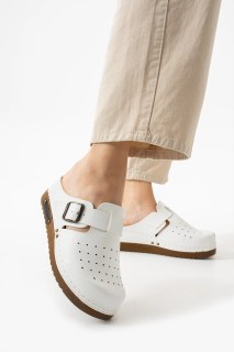 DOGİYE 3088 Anatomische Pantoletten Weiß – Damen Hausschuhe mit Lochdesign, 5 cm Absatz, Rutschfeste EVA Sohle, Bequeme & Ergonomische Komfortpantoletten